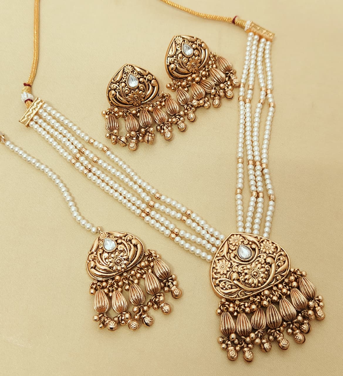 Matt Polish Necklase With Earrings And Tika